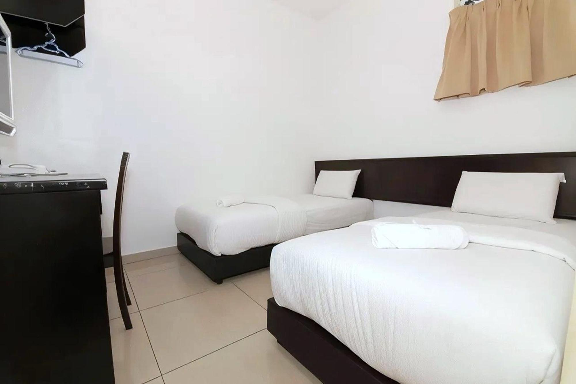 Hotel Alam Indi Johor Bahru Buitenkant foto