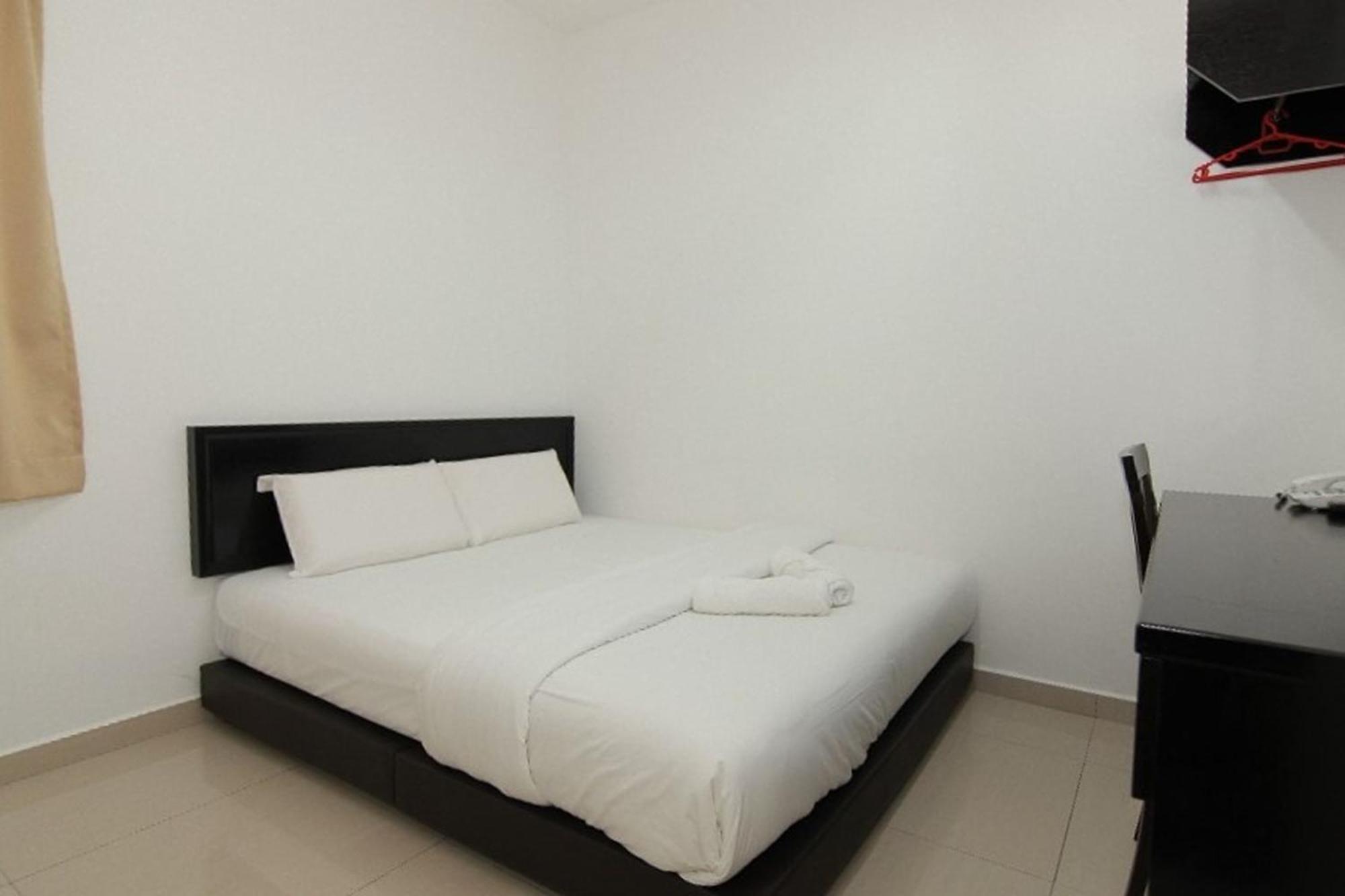 Hotel Alam Indi Johor Bahru Buitenkant foto