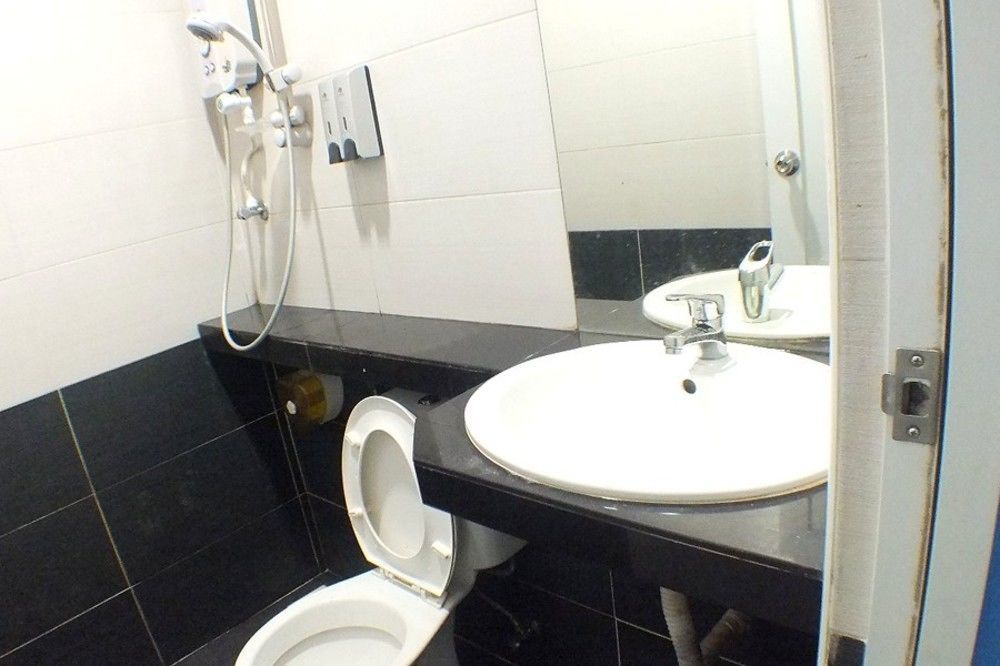 Hotel Alam Indi Johor Bahru Buitenkant foto