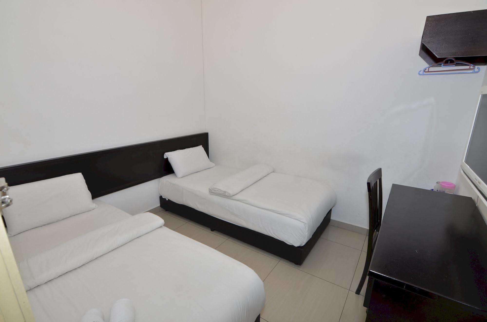 Hotel Alam Indi Johor Bahru Buitenkant foto